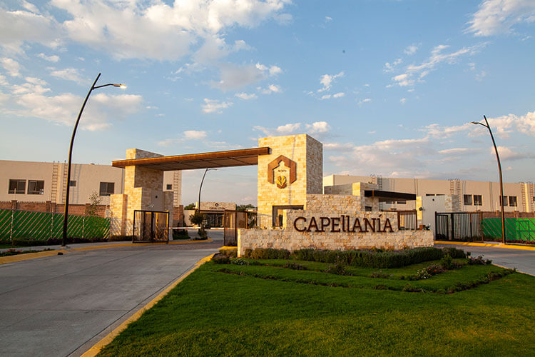 Acceso fraccionamiento Capellanía Residencial en León Guanajuato